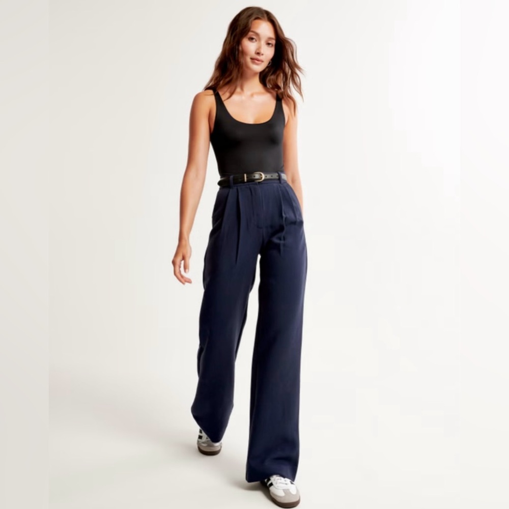 Abercrombie & Fitch Sloane Tailored Pants | Ultra High Rise Wide Leg | Navy 2S - Picture 3 of 13